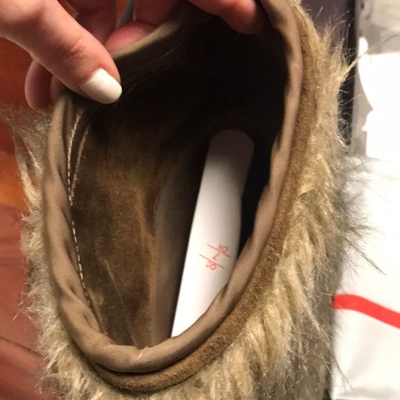 Authentic Prada fur boots - Picture 7 of 11